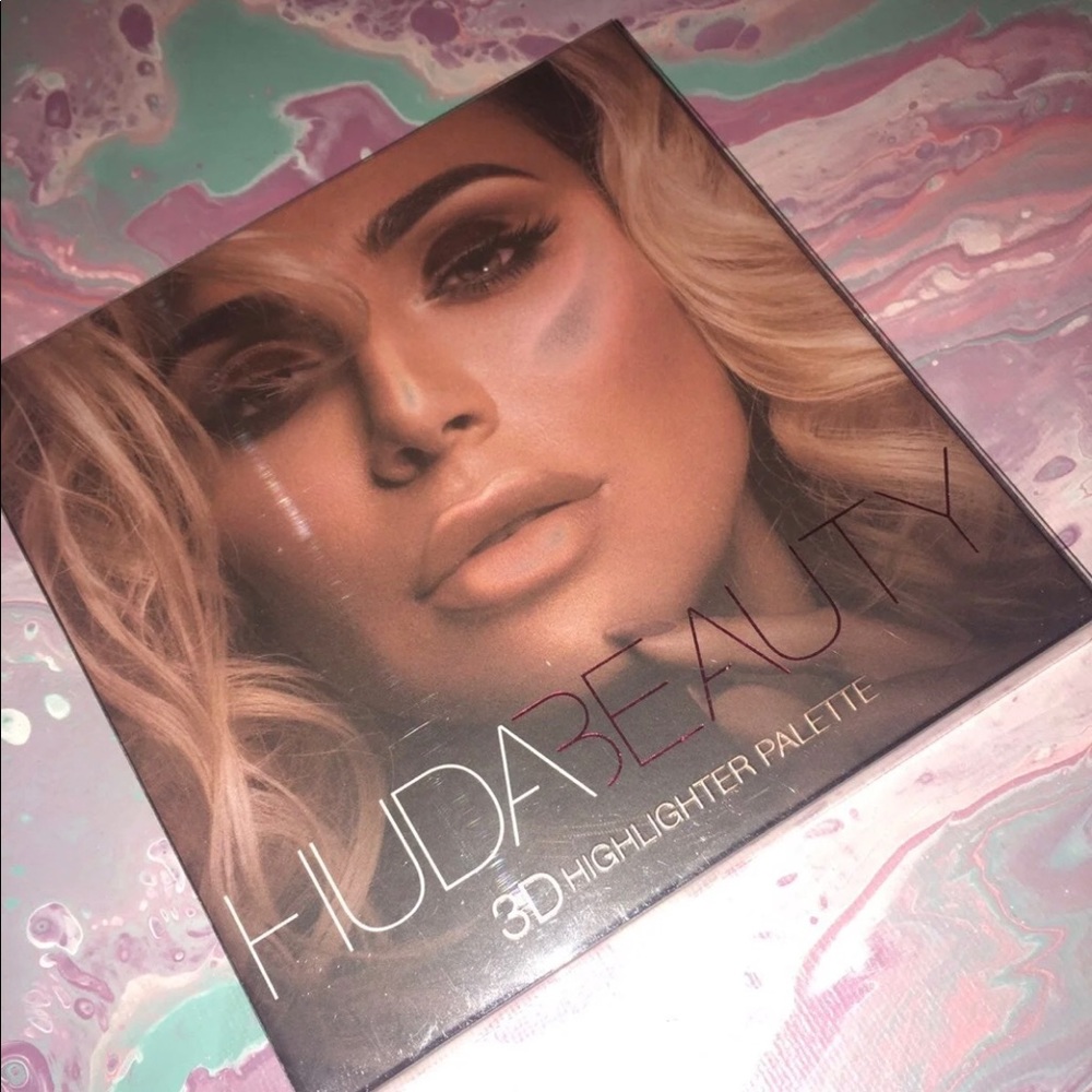 HUDA BEAUTY 3D Highlighter Palette